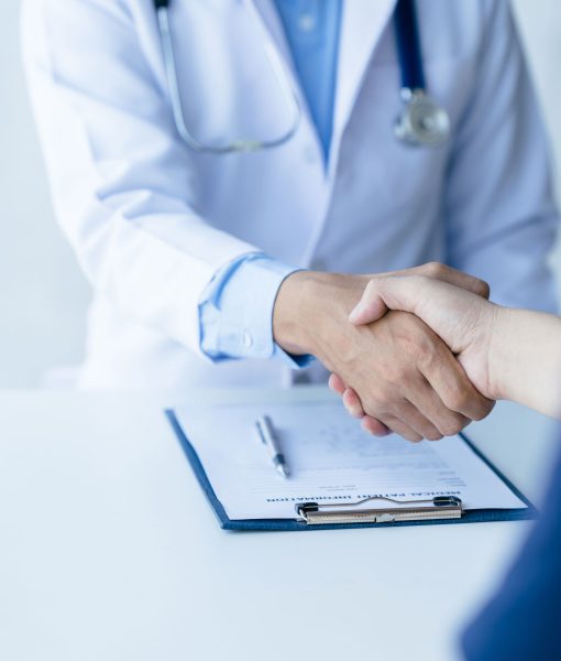 doctor-and-patient-shaking-hands-in-the-office-th-2026-03-17-08-12-42